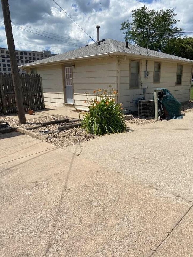 Building Photo - 710 N Kansas Ave Rental