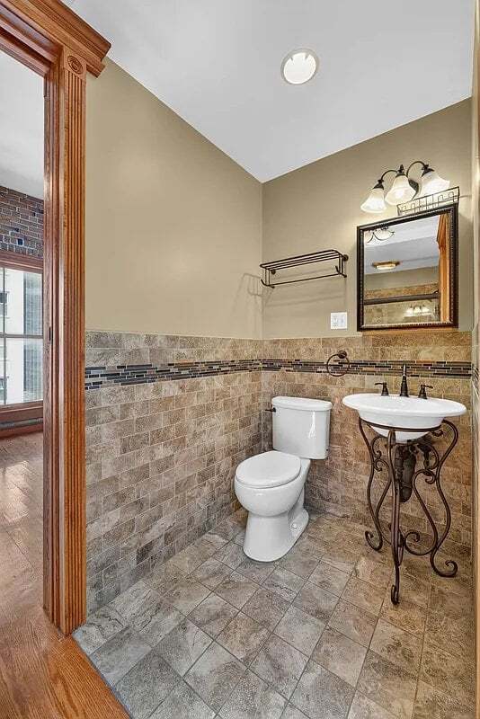 130 W 10th St Unit 3A