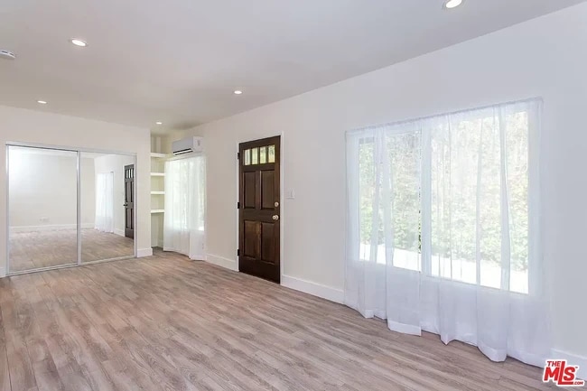 8912 Krueger St