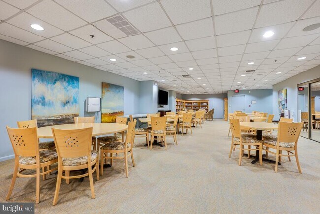 Photo - 15100 Interlachen Dr Unit 4-620