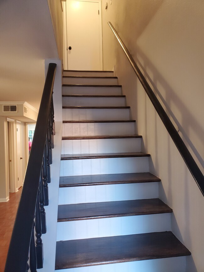 422 Longwood Ct Unit F