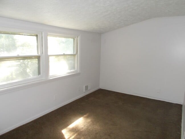 Photo - 70 Woodhill Dr