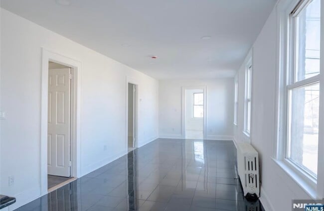 Building Photo - 254 Hudson Pl Unit 2