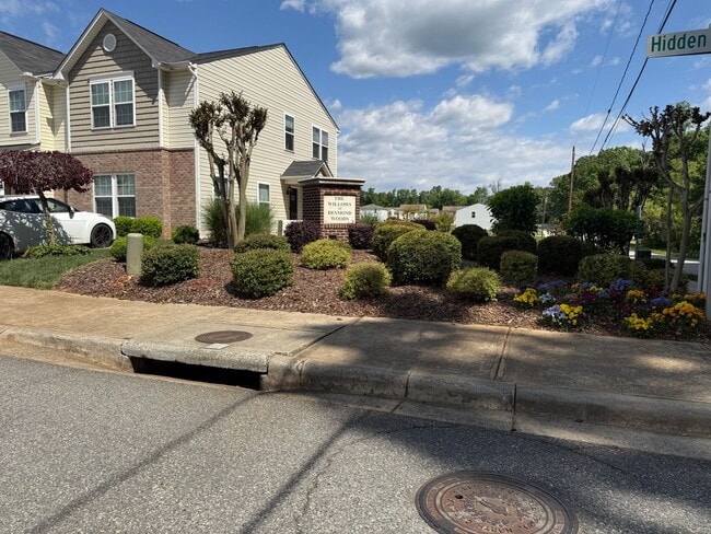 Building Photo - Available Unit 303 Hidden Timber