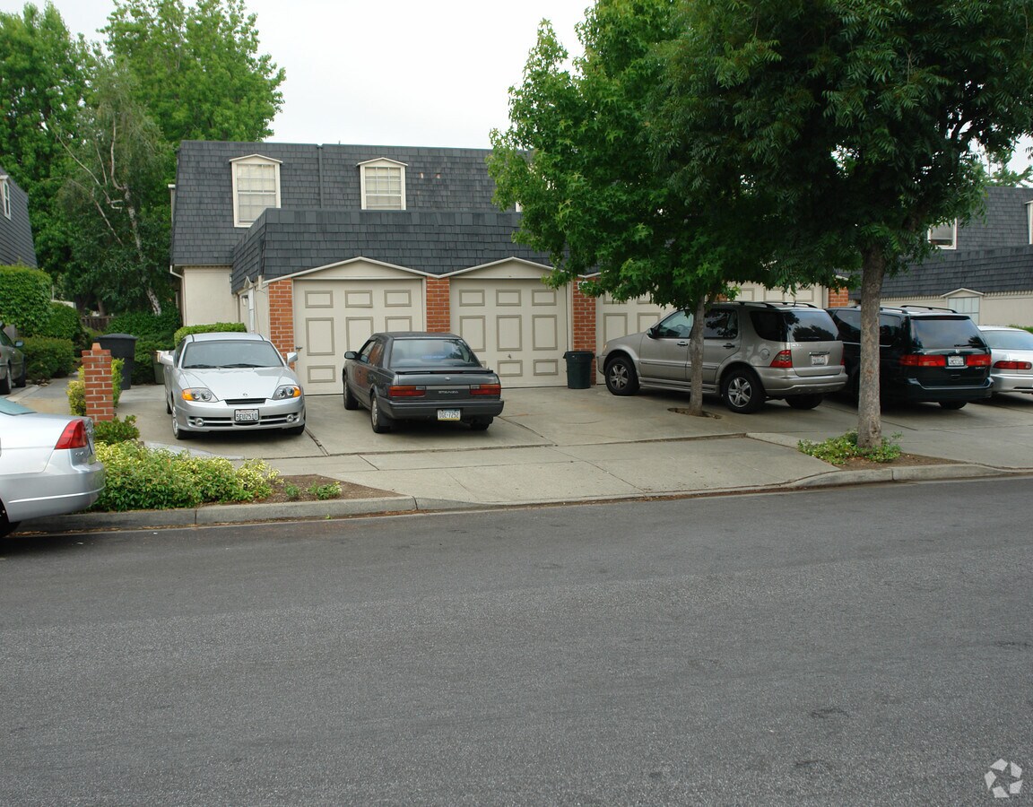 Photo - 985 Mangrove