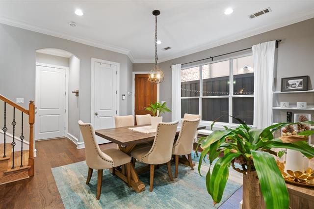 Photo - 5923 Oram St