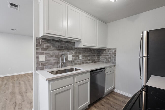 Photo - 1615 Jay St Unit 1615