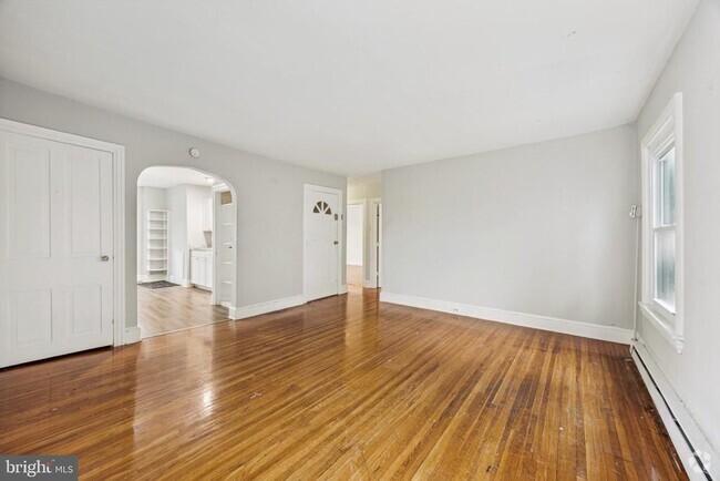 Building Photo - 24 N Charlotte St Unit 301 Rental