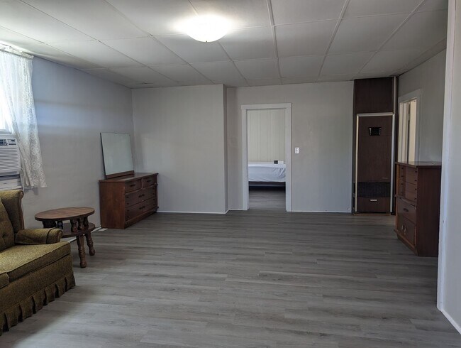Photo - 2 BEDROOM UPSTAIRS FURNISHED APARTMENT Unit 106 E 3rd St Apt 6