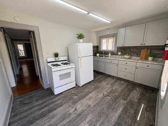 Photo - 198-200 Westwood Ave Akron, OH 44302 MFH2  .NS .T2 Unidad 200
