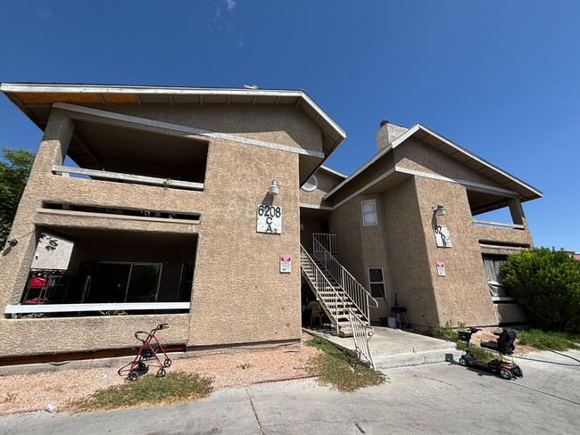Building Photo - 6208 Yerba Ln Unit 1