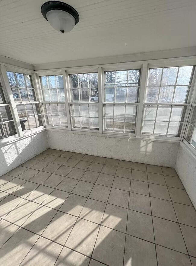 Photo - 2 bed, 1 bath Single Family Home Near Downtown!