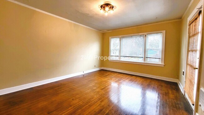 Building Photo - Vintage 1 BD | 1 BA Apartment in the Heart of Hawthorne/Belmont Unit 2918