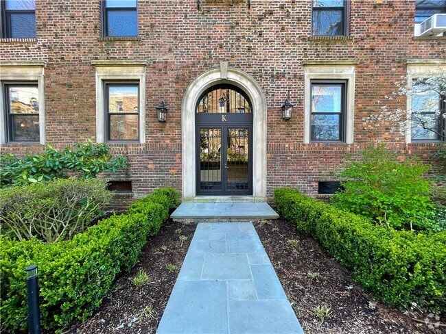 Building Photo - 64 Sagamore Rd Unit K5 Rental