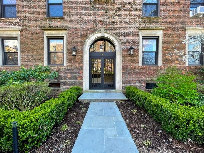 Building Photo - 64 Sagamore Rd Unit K5 Rental
