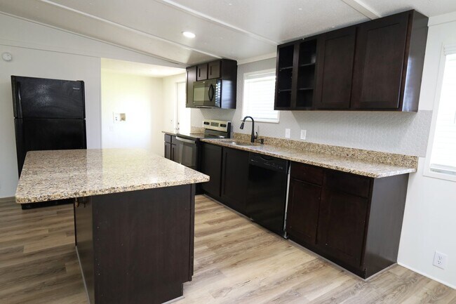 Photo - 345 Miller St