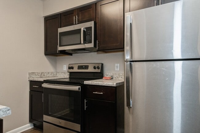 Building Photo - ReNew Chesapeake Rental