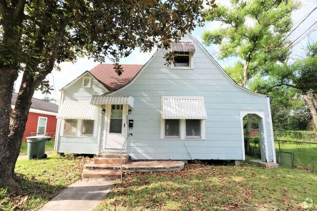 Building Photo - 2225 Fillmore St Rental