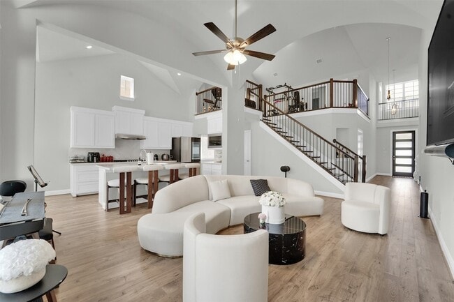 3520 Helios Ln