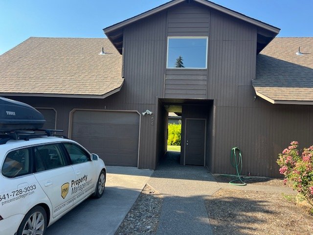 1/1 Updated Unit in Triplex - 1/1 Updated Apartment Unit in Triplex Unit 3