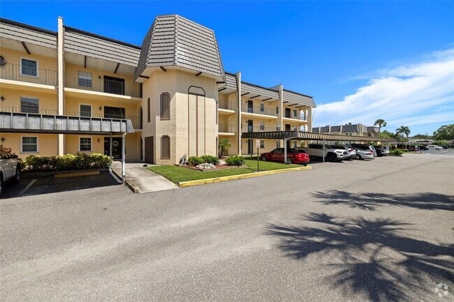 Building Photo - 8699 Bardmoor Blvd Unit 304 Rental