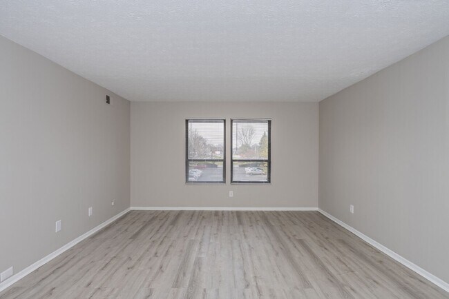 Woodside Apartments - Specials!