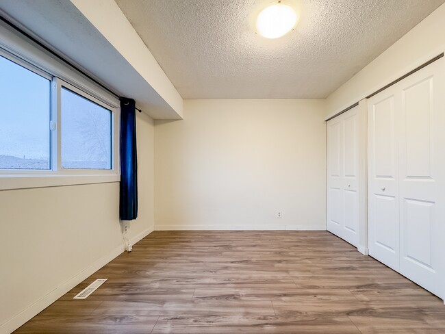 Photo - 79 Granby Bay