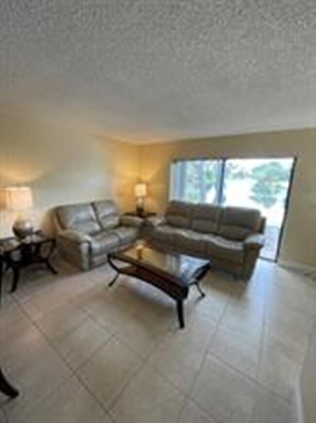 Photo - 9490 Palm Cir S