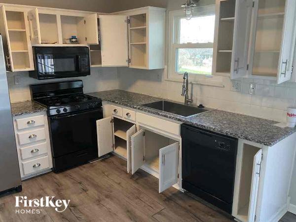 Photo - 3200 SE 5th St