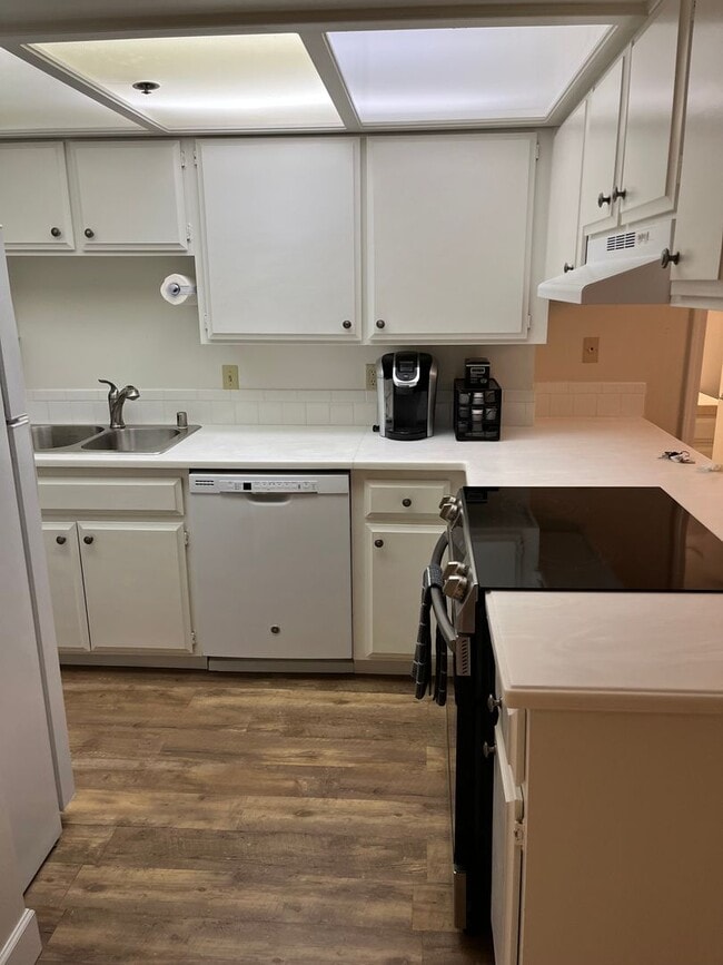 Photo - Spacious 1 bed, 2 bath condo - Available December 1st ($2500/month)