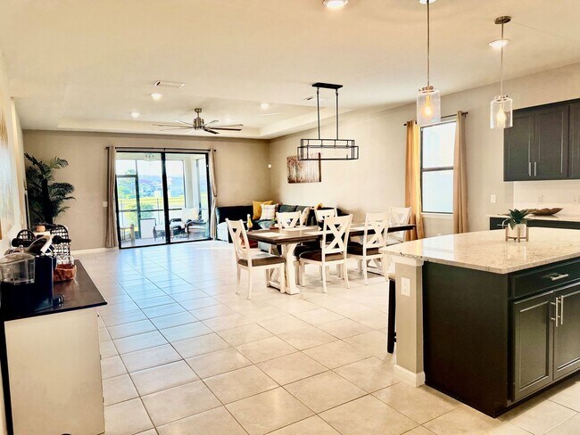 Photo - Elegant Lakeside Rental Home In Resort-Sty...