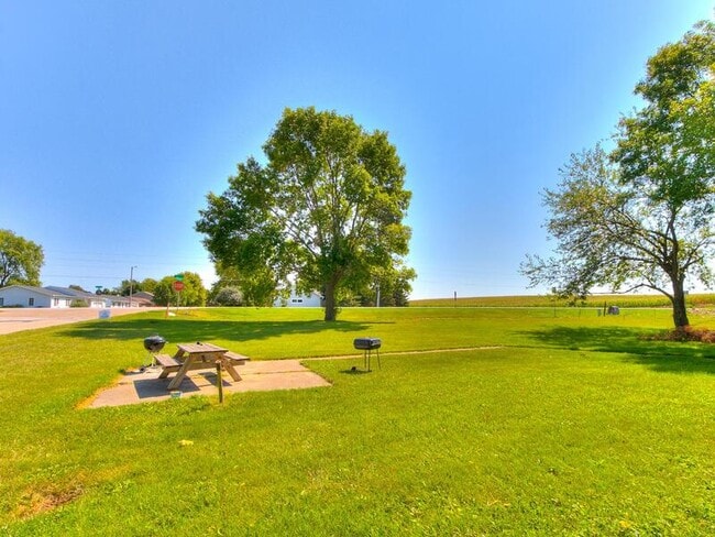Photo - Evergreen Lane Apartments