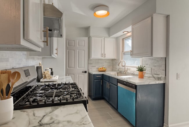 Photo - 1313 W Saginaw St