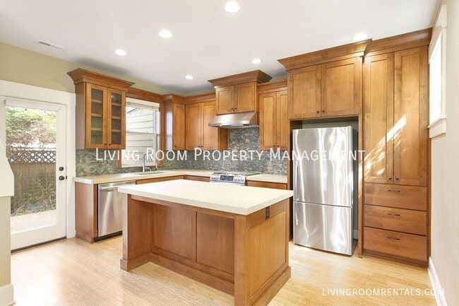 Photo - 2635 NE Sumner St