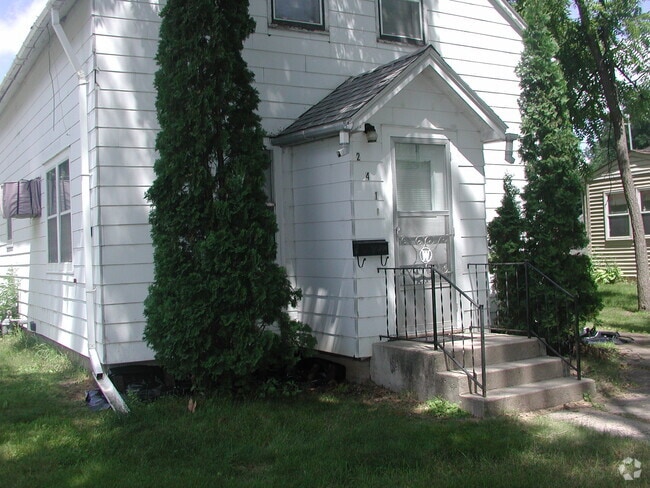 Building Photo - 241 E Ronning Ave Rental