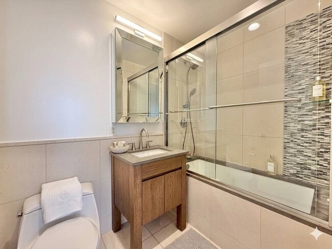 Photo - 350 W 42nd St