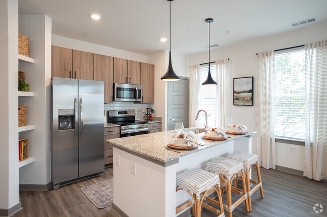 2BR, 2BA - 1,122SF - Kitchen