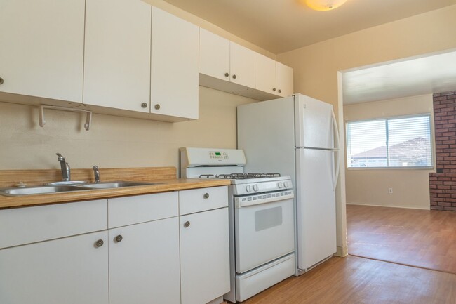 Photo - Live Large in a Cozy Retreat! Private Back... House