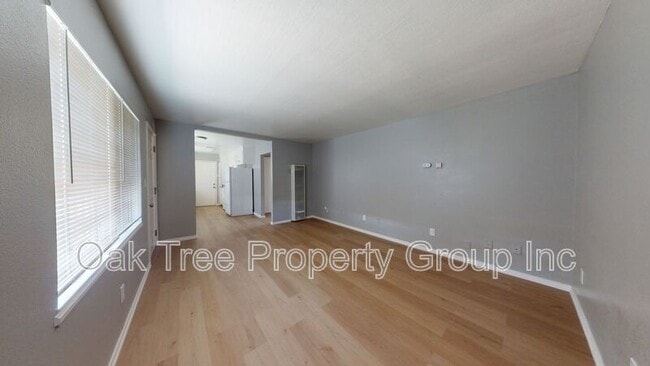 Photo - 2858–2860 Brookdale Ave