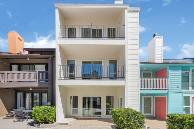 Building Photo - 2022 Lakewood Ct