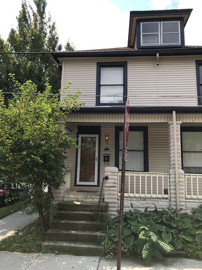 Photo - Alexander Props - Reinhard Unit 451