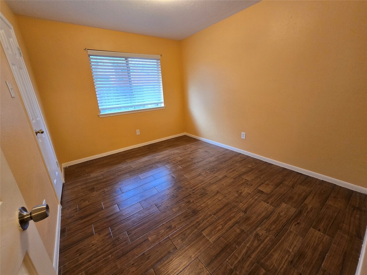 Photo - 8927 Diamond Lake Ln