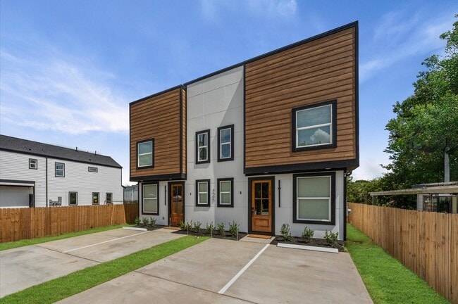 Photo - 8605 Amadwe St