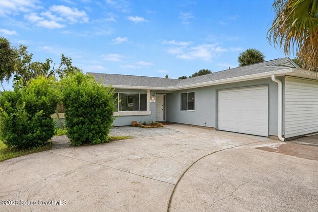 Building Photo - 1202 Linmoor Cir NE