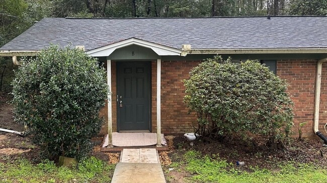 Building Photo - EASTSIDE PET FRIENDLY duplex in Brewster Estates avail now! Unit B