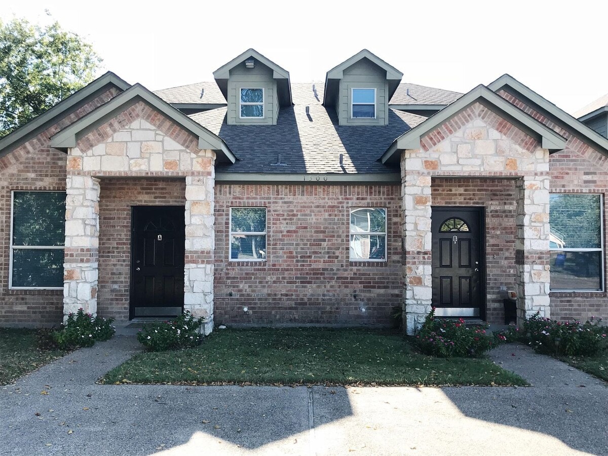 4/2 Duplex Minutes from Baylor! - 4/2 Duplex Minutes from Baylor!
