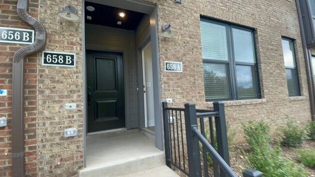 Photo - 658 Noush Ct