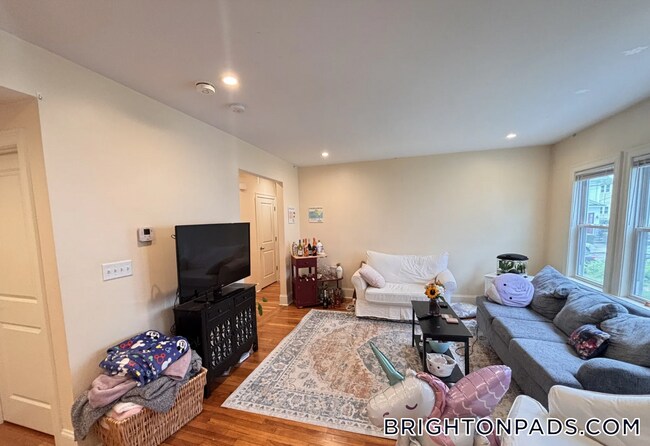 Building Photo - 45 Matchett St