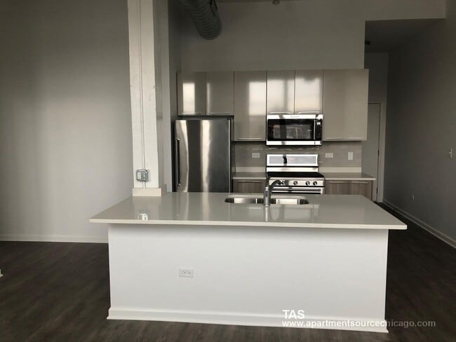 Photo - Loft-style condo-quality 3 Bed/2 ba IN UNIT LAUNDRY Unit 305