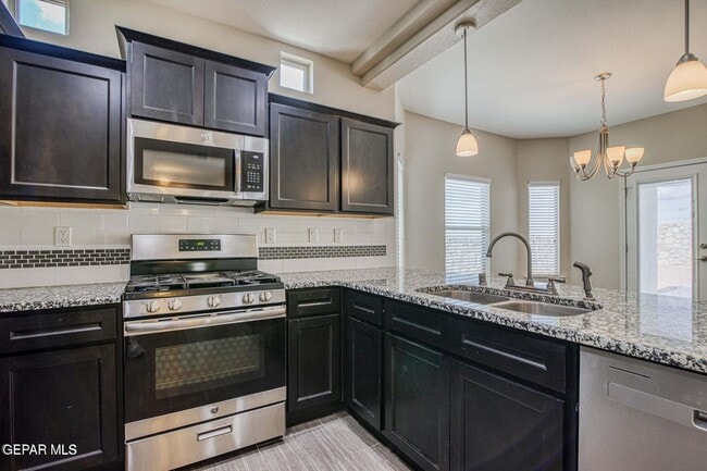 Photo - 2148 William Caples St